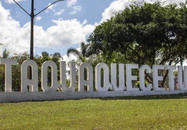 Letreiro da cidade de Itaquaquecetuba