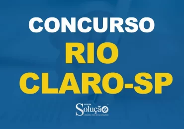 Mão com uma caneta escrevendo em um papel com texto sobre a imagem Concurso prefeitura de Rio Claro