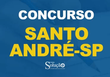 Candidata realizando exame ou preenchendo o formulário de candidatura no concurso Câmara de Santo André-SP