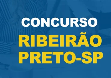 Concurso ISS Prefeitura de Ribeirão Preto: Pessoas trabalhando com papéis em volta e uma calculadora.