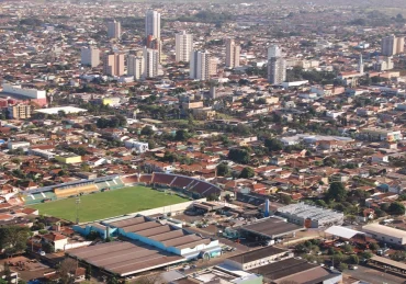 Fotografia da vista da cidade de Sertãozinho, SP.