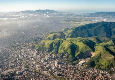 Fotografia da vista da Baixada Fluminense